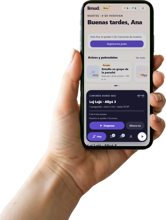Una mano sostiene un teléfono con la isla abierta sobre Hoy: Continúa donde ibas, Lej Lejá, aliyá 3, cinco preguntas, unos tres minutos, con los botones Empezar y Ahora no.